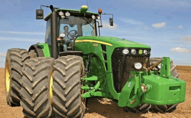 John Deere 8430 vs 8530: Exploring the Two Models